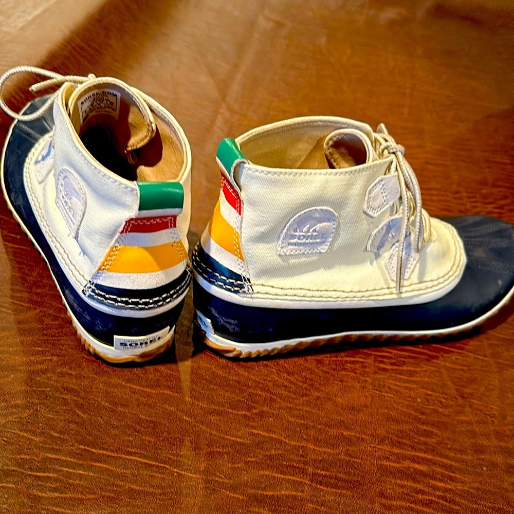 Sorel canvas & rubber ankle boots size 10m.